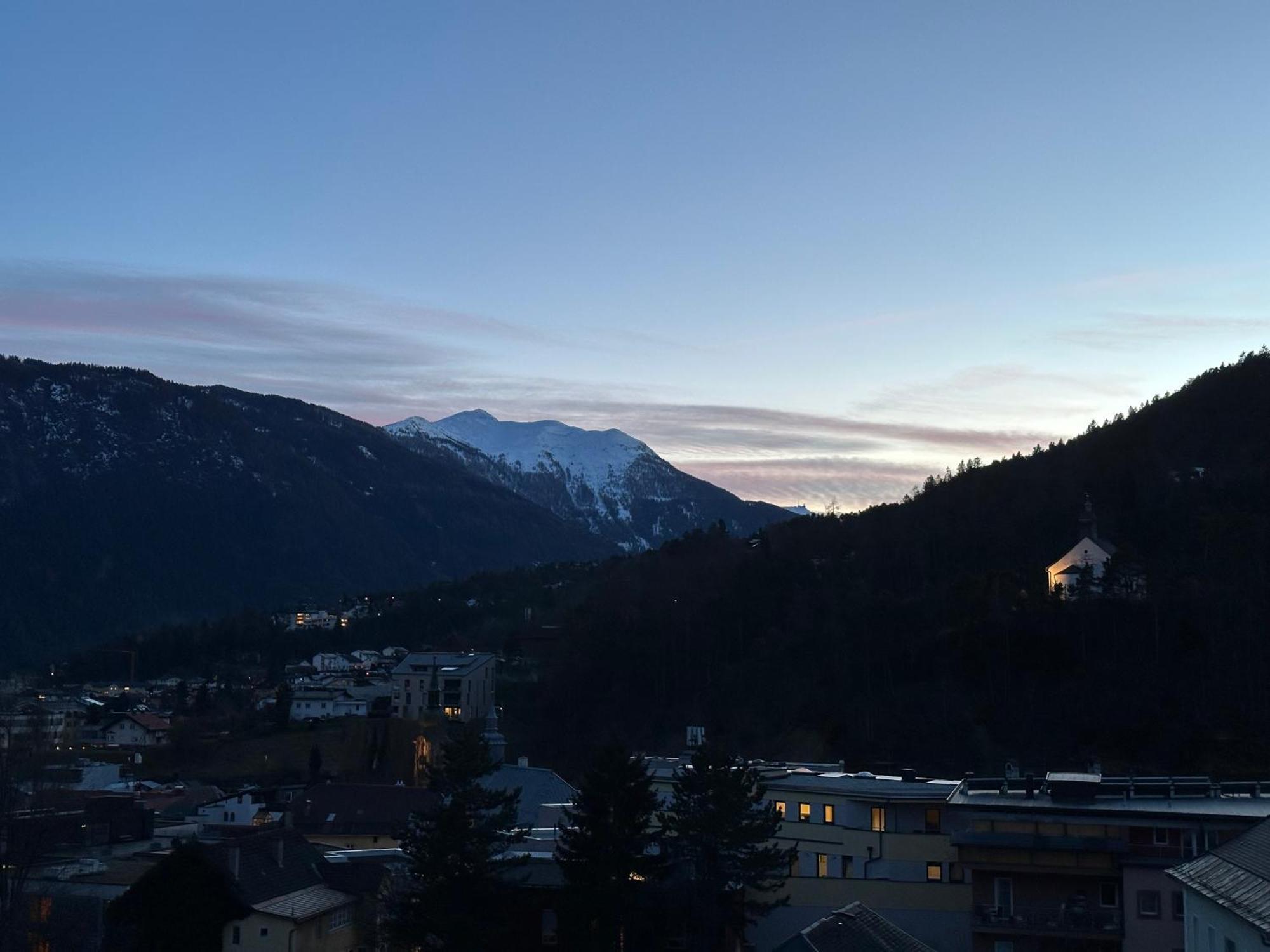Geraeumiges Sonniges Apartment Mit Bergblick Imst Exterior photo