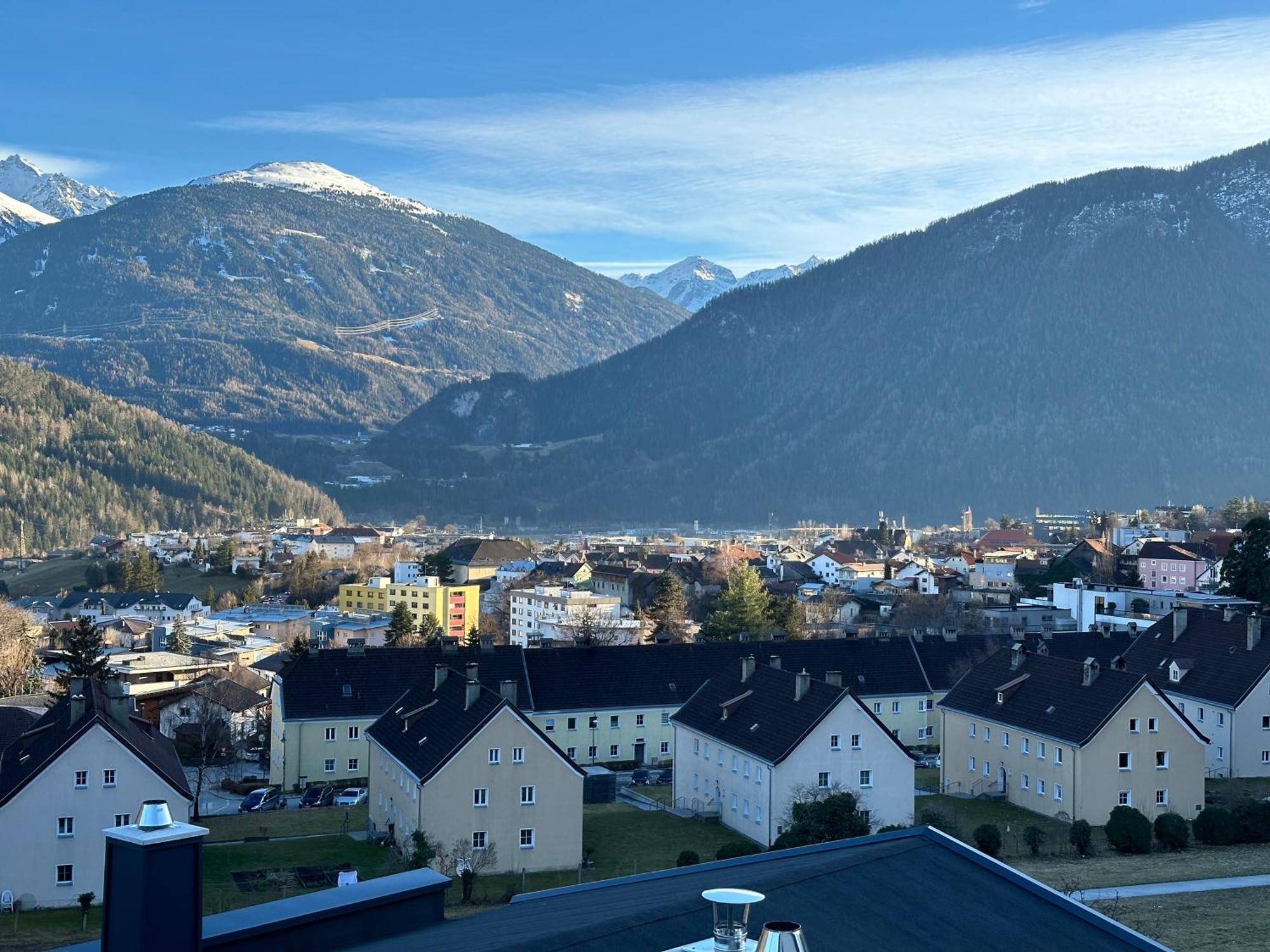 Geraeumiges Sonniges Apartment Mit Bergblick Imst Exterior photo